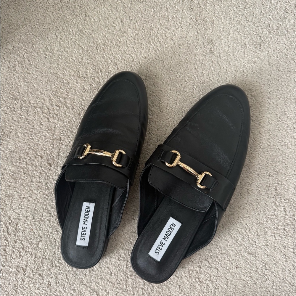Steve Madden loafers with buckle detailing in black size 10 but fits as a size 9